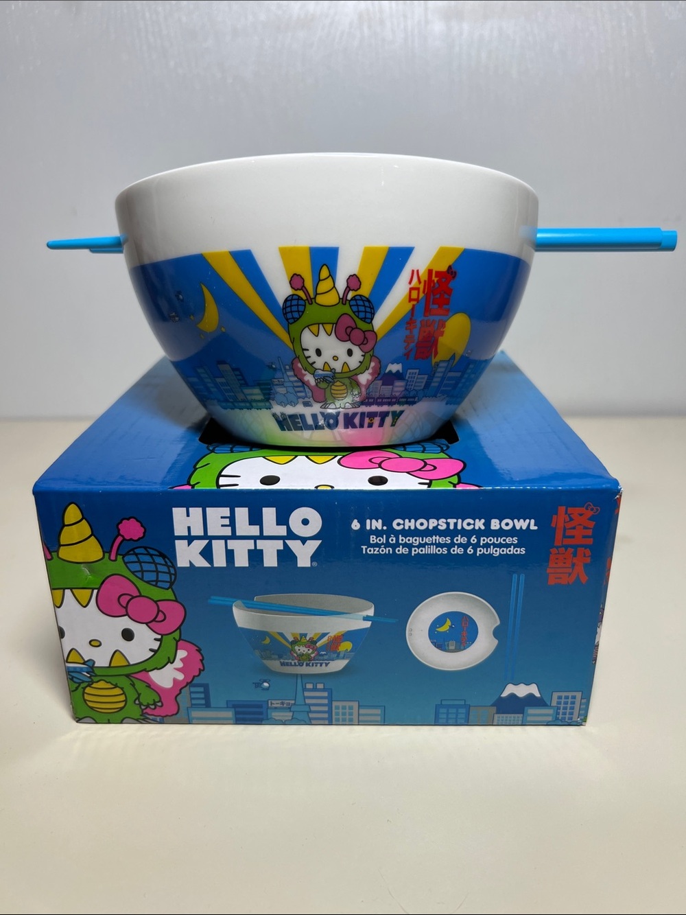 Hello Kitty Ramen Bowl with Blue Chopsticks